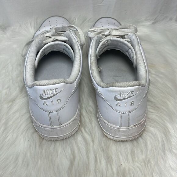 Athletic_Shoes